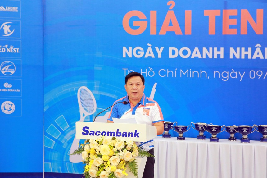 Ông Đào Nguyên Vũ - Phó Tổng giám đốc - Chủ tịch Công đoàn kiêm Trưởng Ban tổ chức phát biểu khai mạc tại giải đấu.