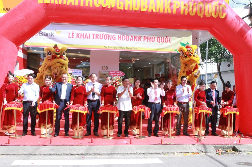 HDBank khai trương trụ sở mới HDBank Phú Quốc tại số 139 đường Nguyễn Trung Trực, phường Dương Đông, TP Phú Quốc, tỉnh Kiên Giang.