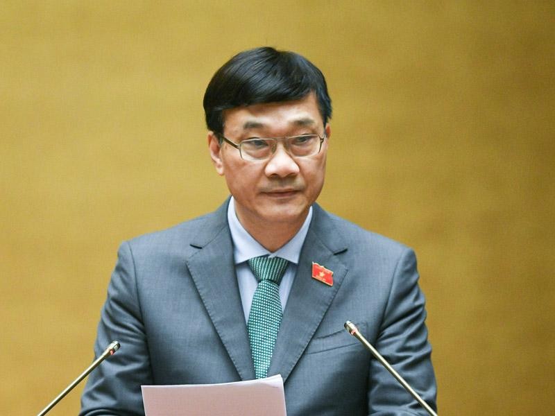 Chủ nhiệm Ủy ban Kinh tế Vũ Hồng Thanh báo cáo giải trình trước khi Quốc hội bấm nút.