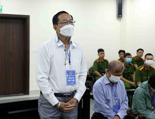 Cựu thứ trưởng Bộ Y tế Cao Minh Quang lĩnh án 30 tháng tù treo.