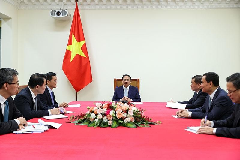 Thủ tướng Phạm Minh Chính trao đổi các biện pháp tăng cường quan hệ Đối tác chiến lược Việt Nam - Pháp, nhất là trong lĩnh vực hợp tác kinh tế, thương mại, đầu tư. (Ảnh: Nhật Bắc).