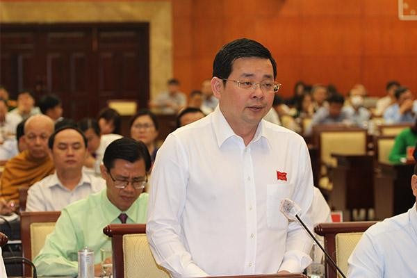 Giám đốc Sở Tài nguyên và Môi trường TP. HCM ông Nguyễn Toàn Thắng trả lời vấn đề thu hồi dự án chậm triển khai Ảnh: Thành Nhân.