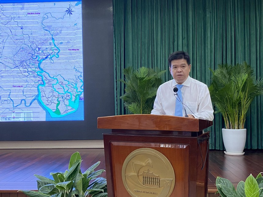 Ông Bùi Hòa An, Phó giám đốc Sở GTVT TP.HCM phát biểu tại hội nghị.