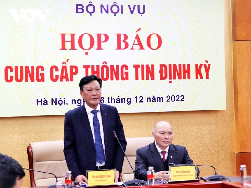 Thứ trưởng Bộ Nội vụ Nguyễn Duy Thăng (trái) và Chánh Văn phòng Bộ Nội vụ Nguyễn Đăng Minh.