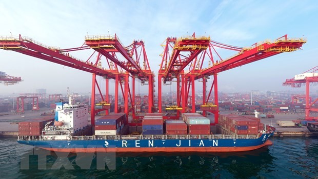 Cảng container ở Nhật Chiếu, tỉnh Sơn Đông, Trung Quốc, ngày 26/1/2022. (Ảnh: THX/TTXVN).