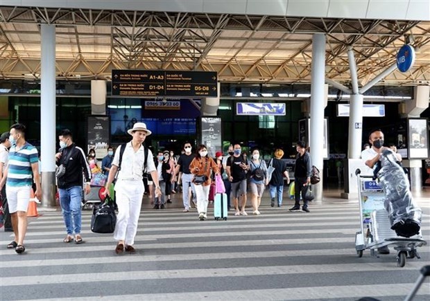 Hành khách tại Ga đến trong nước, Cảng hàng không Tân Sơn Nhất. (Ảnh: Hồng Đạt/TTXVN).