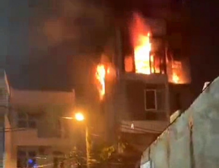 Đám cháy xảy ra ở tầng 4 ngôi nhà.