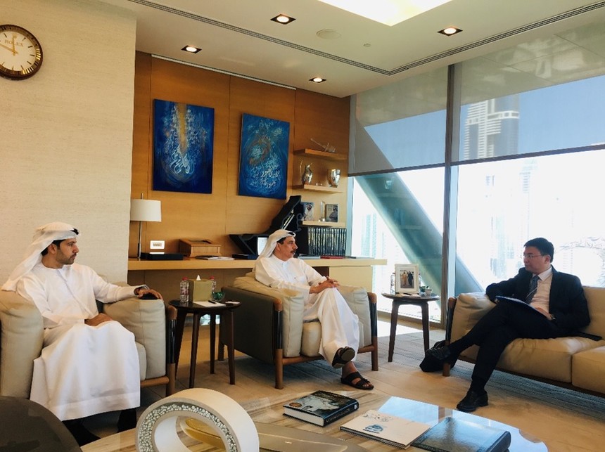 Thứ trưởng Phạm Quang Hiệu trao đổi với lãnh đạo Trung tâm Tài chính Quốc tế Dubai (DIFC)