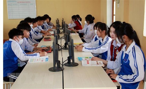 Giờ học trên máy tính của học sinh Trường Trung học Phổ thông Mỹ Lộc (huyện Mỹ Lộc, tỉnh Nam Định). (Ảnh: Nguyễn Lành/TTXVN)