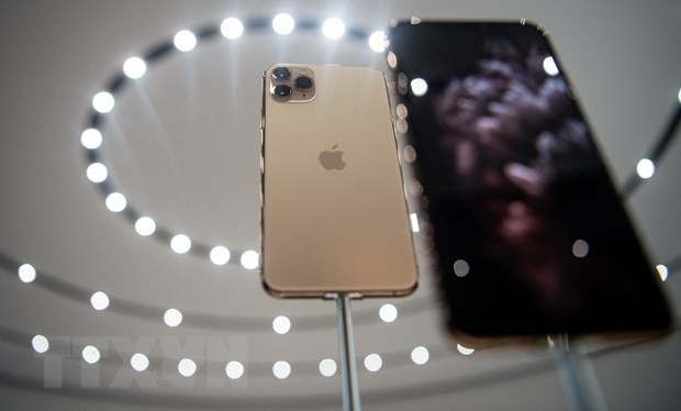 Điện thoại iPhone được trưng bày tại trụ sở Apple. (Ảnh: AFP/TTXVN).