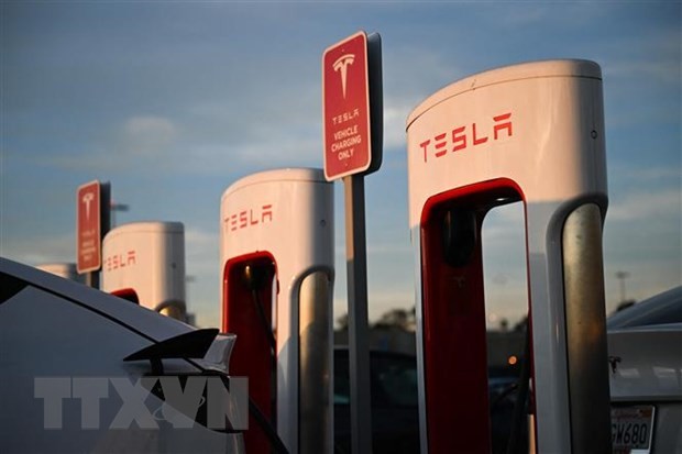 Một trạm sạc điện của Tesla tại Hawthorne, California, Mỹ, ngày 9/8/2022. (Ảnh: AFP/TTXVN).