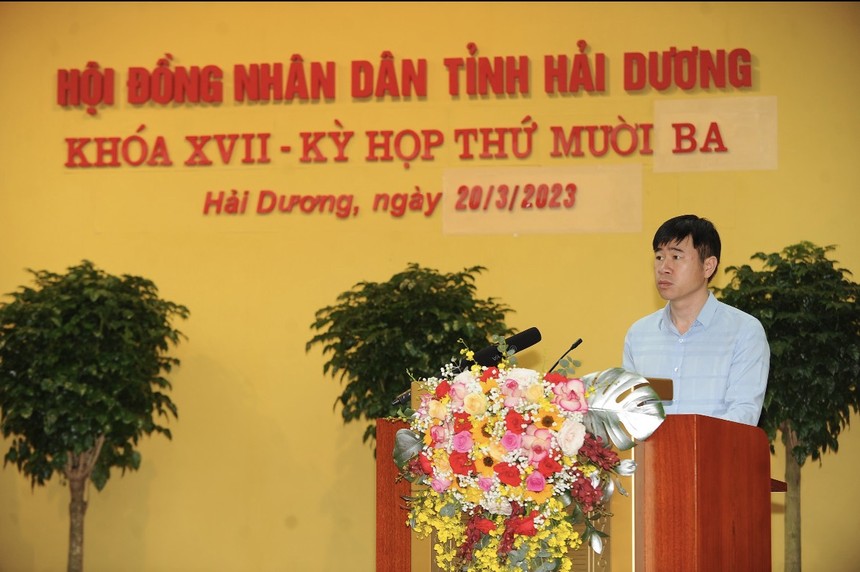 Ông Lê Hồng Diên, Giám đốc Sở Kế hoạch và Đầu tư Hải Dương báo cáo tại Kỳ họp. Ảnh: Thành Chung.