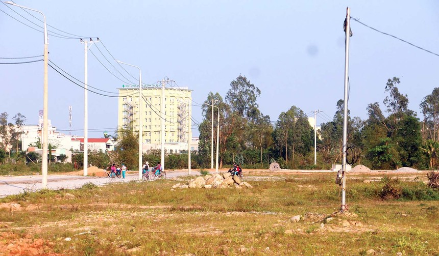 Dự án Khu dân cư Thuận Trà ngổn ngang khi doanh nghiệp tạm dừng thi công.