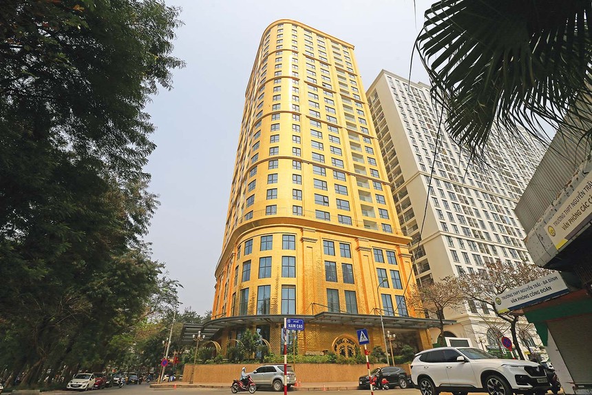 Dự báo năm 2023 sẽ có nhiều thương vụ M&A bất động sản. Trong ảnh: Khách sạn Wyndham Hanoi Golden Lake đang rao bán.