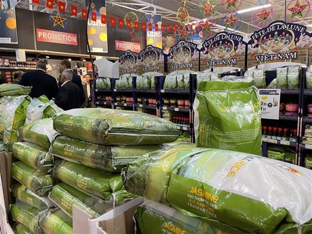 Gạo Lộc Trời mang thương hiệu "Cơm Vietnam" lên kệ hàng của siêu thị E.Leclerc. (Ảnh: Nguyễn Thu Hà/TTXVN).