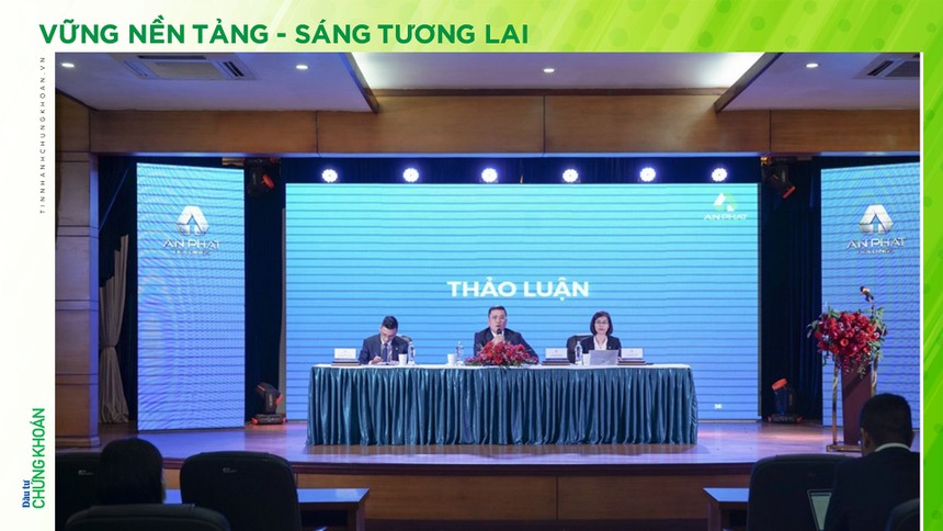 Chủ tịch Hội đồng Quản trị An Phát Holdings Phạm Ánh Dương giải đáp các câu hỏi của cổ đông.
