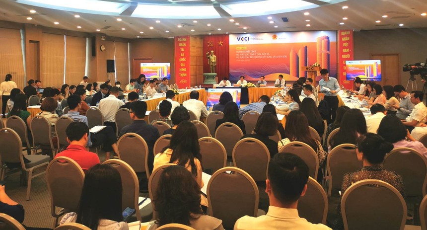Ông Phạm Minh Đức, Phó tổng giám đốc Tập đoàn Tân Á Đại Thành góp ý dự thảo Luật Kinh doanh Bất động sản.