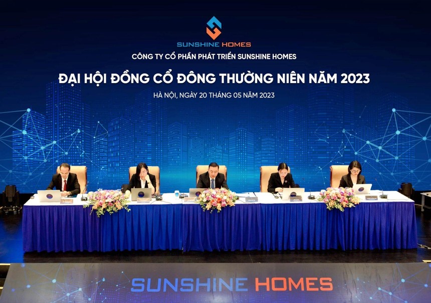Đoàn Chủ tọa điều hành Đại hội cổ đông thường niên 2023 Sunshine Homes.