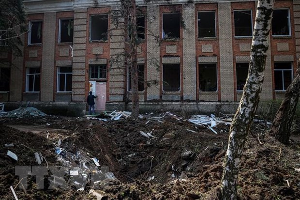 Nhiều tòa nhà bị hư hại sau các cuộc xung đột tại Kramatorsk, Ukraine, ngày 24/4/2023. (Ảnh: AFP/TTXVN)
