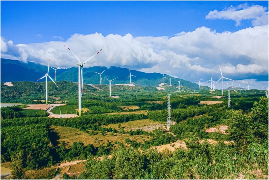 Hình ảnh trụ điện gió tại Dự án Nhà máy điện gió Gelex 1,2,3 tại Quảng Trị.