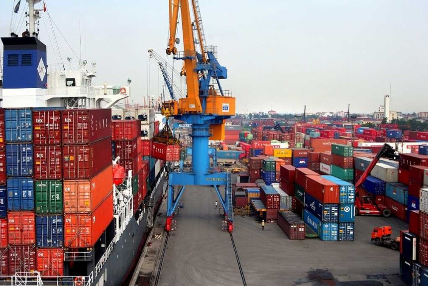 Nhập khẩu hàng hóa suy giảm mạnh hơn so với xuất khẩu, đẩy xuất siêu tăng lên 13,25 tỷ USD.
