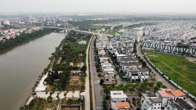 Hàng loạt công trình vi phạm các quy định của pháp luật về đê điều tại khu vực bãi sông đê tả Lạch Tray trên địa bàn phường Vĩnh Niệm, quận Lê Chân.