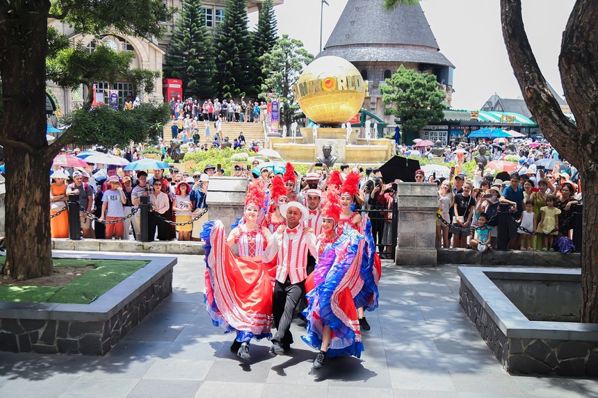 Lễ hội Giao lưu Văn Hóa Việt - Pháp đang diễn ra tại Sun World Ba Na Hills. Ảnh Sun Group.