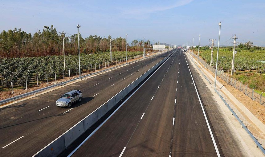 Một đoạn tuyến cao tốc Phan Thiết - Dầu Giây do Nhà nước đầu tư 100% vốn Ảnh: Dương Giang.