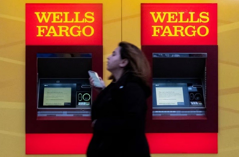 Một điểm giao dịch của ngân hàng Wells Fargo tại thành phố New York, Mỹ. Ảnh: Reuters.