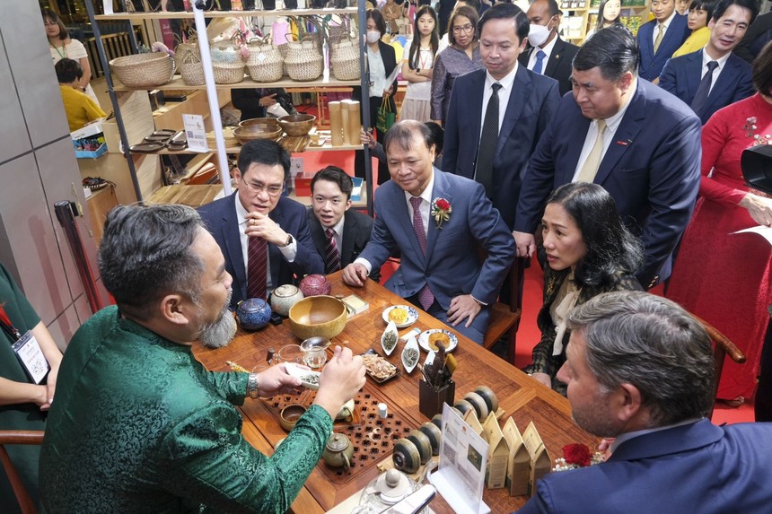 Hơn 100 DN Việt đang có mặt tại Thái Lan để tiếp thị hàng Việt với nhà thu mua và người tiêu dùng.