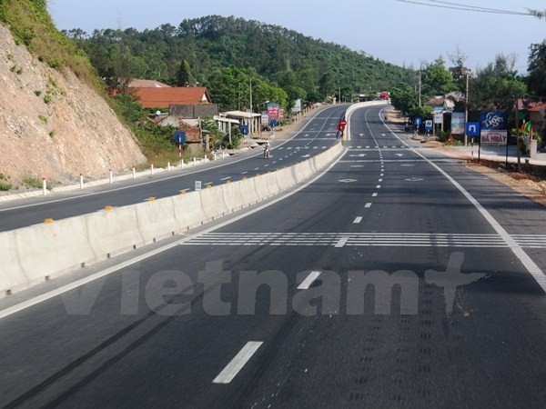 Dự án mở rộng Quốc lộ 1 đoạn qua tỉnh Quảng Bình giúp giảm ùn tắc giao thông. (Ảnh: Việt Hùng/Vietnam+)