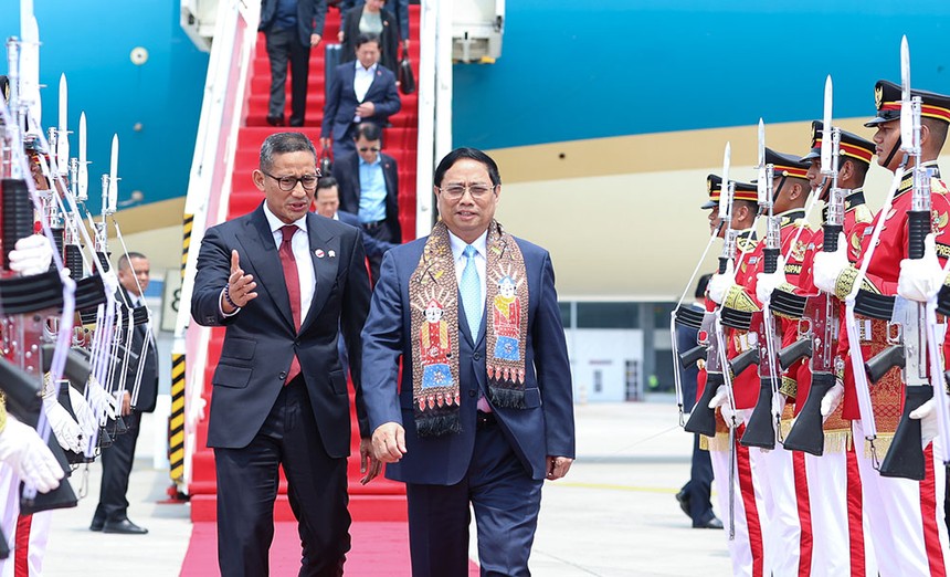 Thủ tướng Phạm Minh Chính tới Indonesia, bắt đầu chuyến công tác dự Hội nghị cấp cao ASEAN lần thứ 43. (Ảnh: Nhật Bắc).
