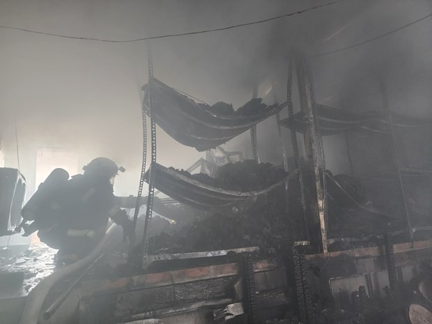 Đám cháy tại 37 Tam Trinh,quận Hoàng Mai đã được dập tắt nhanh chóng, không gây thiệt hại về người. (Ảnh: TTXVN phát).