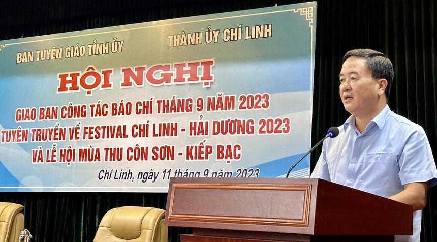 Ông Nguyễn Văn Kiên, Chủ tịch UBND Thành phố Chí Linh thông tin về sự kiện. Ảnh: Quỳnh Nga.
