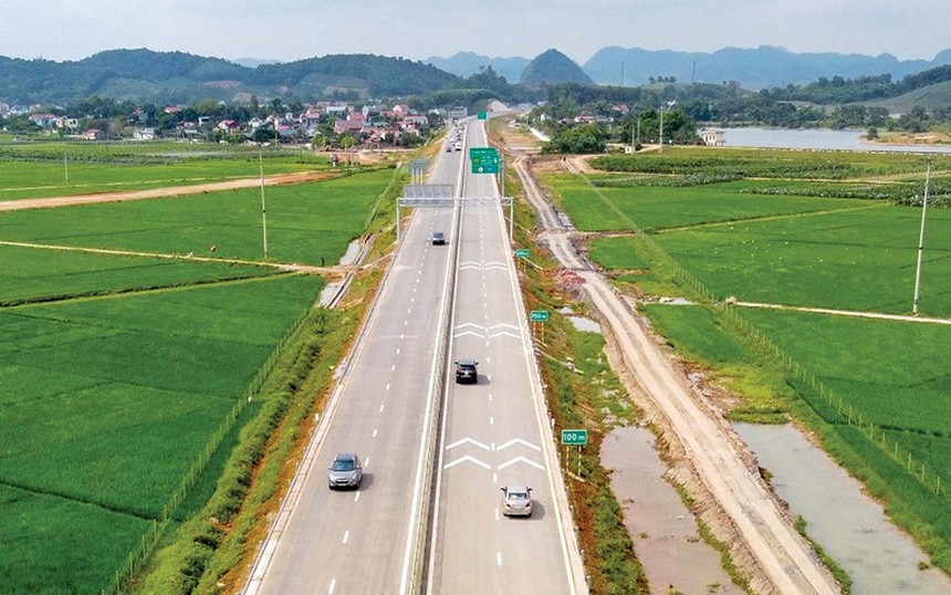 Tính đến đầu tháng 9/2023, có 4 dự án thành phần đường bộ cao tốc Bắc - Nam phía Đông, đoạn từ Ninh Bình đến Nghệ An đã thông xe, đưa vào khai thác.