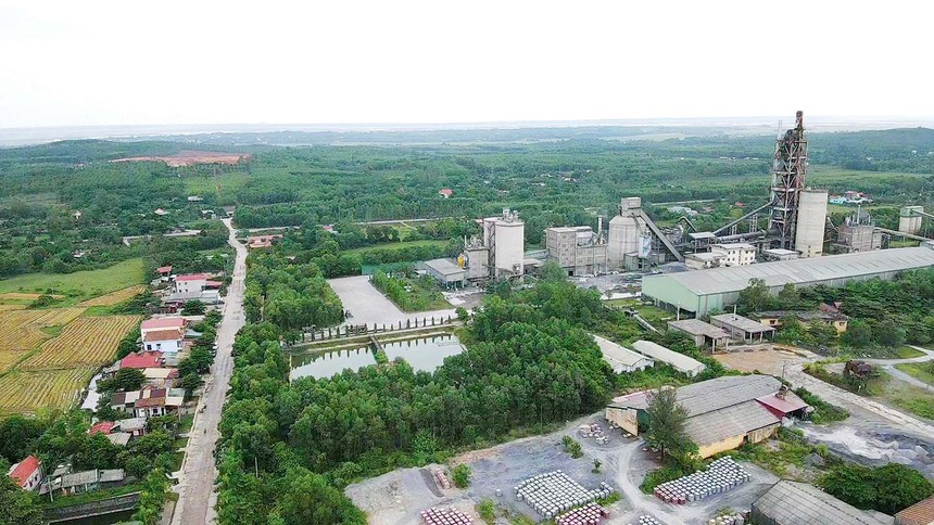 Khu vực thôn Áng Sơn (xã Vạn Ninh), nơi có 2 nhà máy xi măng gây ô nhiễm cho người dân.