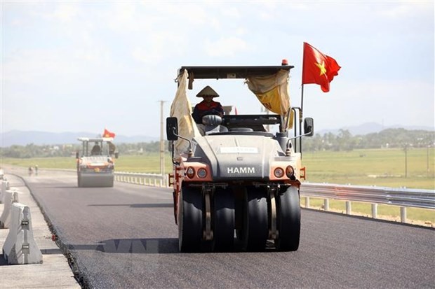 Cần Thơ dồn vốn cho dự án đường bộ cao tốc Châu Đốc-Cần Thơ-Sóc Trăng. (Ảnh minh họa: Huy Hùng/TTXVN)