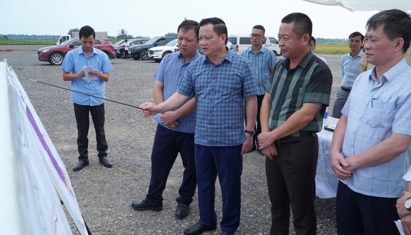 Chủ tịch UBND tỉnh Thái Bình kiểm tra thực tế tình hình đầu tư Khu công nghiệp Hải Long (Khu kinh tế Thái Bình).