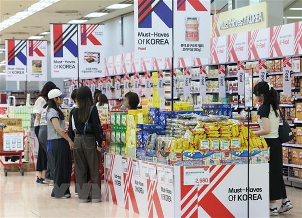 Các gian hàng trong một cửa hàng của Lotte Mart ở Seoul, Hàn Quốc. (Ảnh: Yomhap/TTXVN).