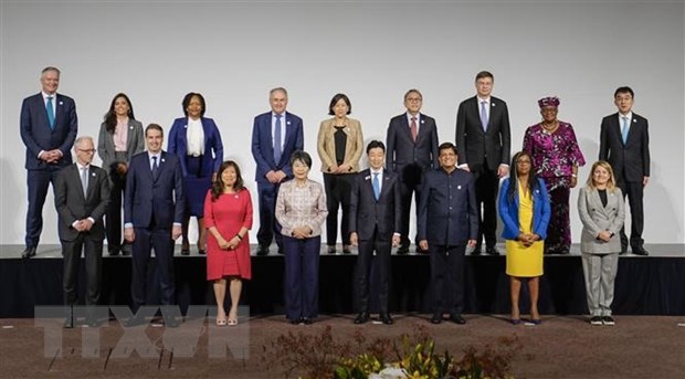 Các Bộ trưởng Thương mại Nhóm các nước công nghiệp phát triển (G7) chụp ảnh chung tại Hội nghị ở tỉnh Osaka, miền Tây Nhật Bản ngày 28/10. (Ảnh: Kyodo/TTXVN)