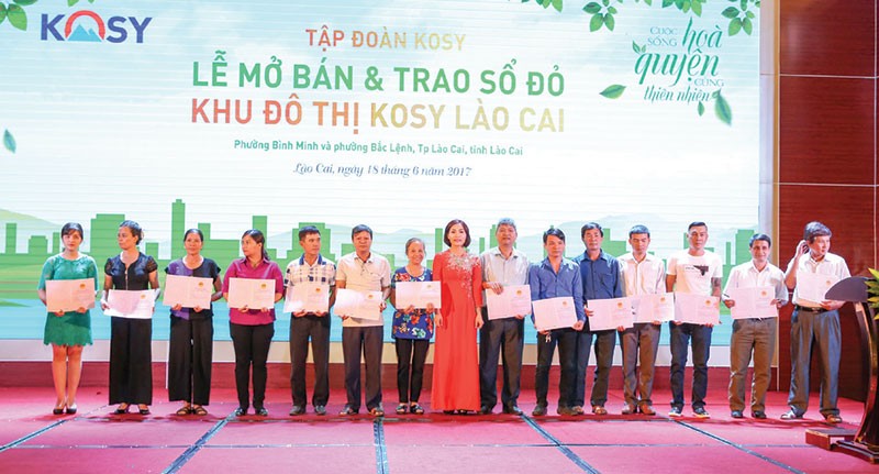 Lễ trao sổ đỏ cho cư dân Khu đô thị Kosy Lào Cai 