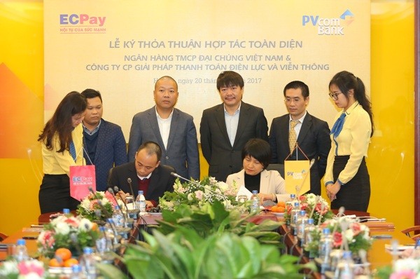 Lễ ký kết diễn ra dưới sự chứng kiến của lãnh đạo PVcomBank và ECPay