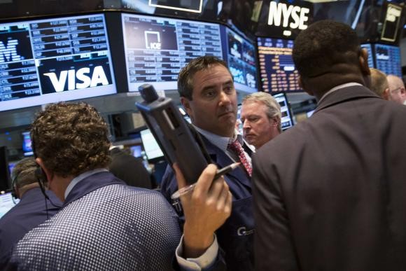 Nỗi sợ của giới đầu tư Phố Wall tăng mạnh trong phiên đầu tuần - Ảnh: Reuters
