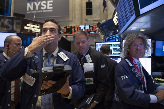 Phố Wall giảm trở lại tuần qua do áp lực chốt lời và các dữ liêu kinh tế kém khả quan - Ảnh: Reuters
