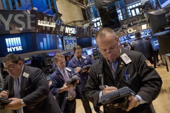Dow Jones và S&P 500 thiết lập kỷ lục mới trong thứ Tư - Ảnh: Reuters