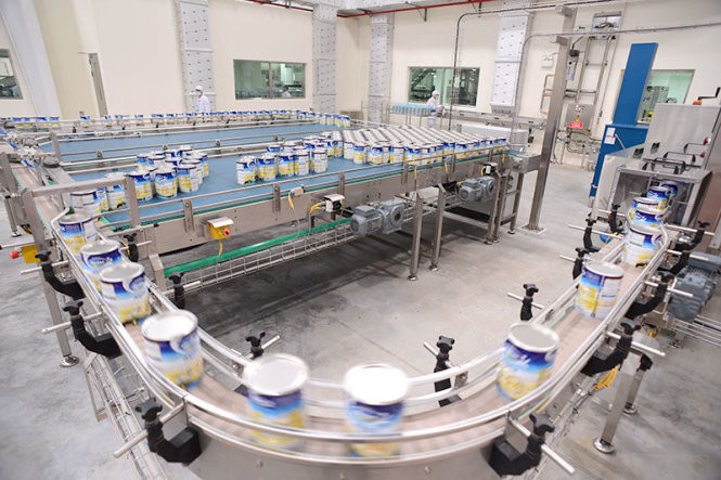 Cổ phiếu Vinamilk luôn hấp dẫn nhà đầu tư. Trong ảnh: dây chuyền sản xuất sữa bột của Vinamilk tại Bình Dương - Ảnh: T.T.D.