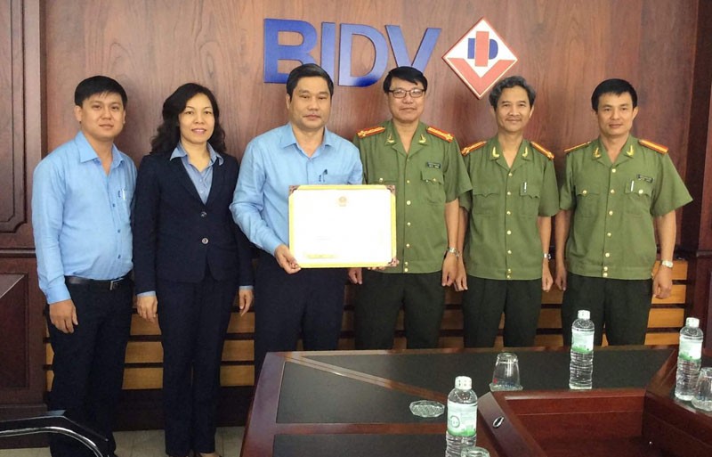 Năm 2015, BIDV Khánh Hòa 3 lần phối hợp với công an bắt giữ các đối tượng sử dụng thẻ ATM giả để rút tiền