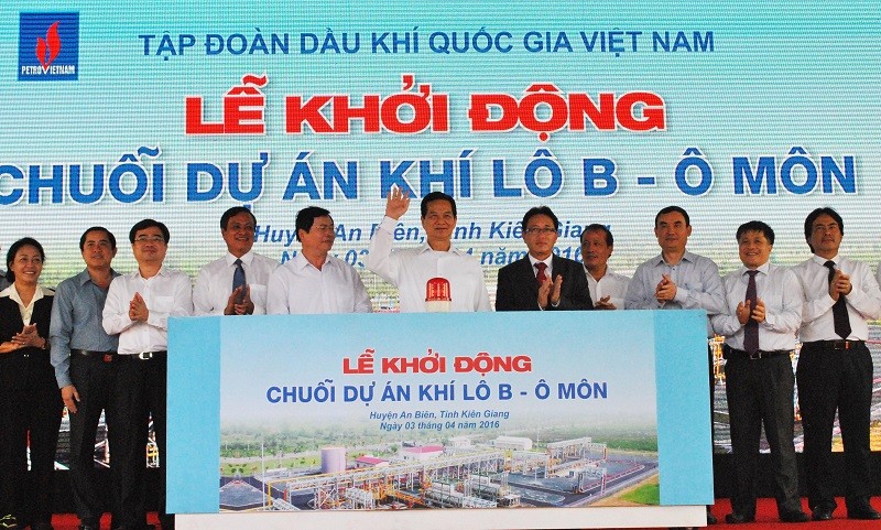 Thủ tướng Nguyễn Tấn Dũng biểu dương nỗ lực của PVN và các bộ, ngành trong việc xúc tiến đầu tư để có thể chính thức khởi động chuỗi dự án.