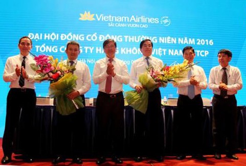 Lãnh đạo mới của Vietnam Airlines ra mắt Đại hội cổ đông. Ảnh: TTXVN