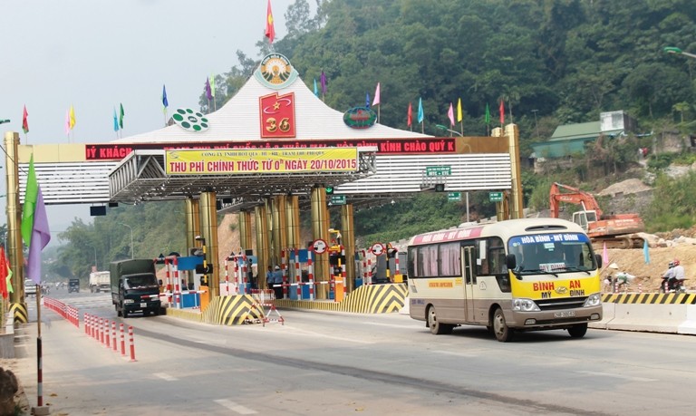Trạm thu phí Quốc lộ 6 Xuân Mai - Hòa Bình hoàn vốn cho Dự án đặt tại thị trấn Lương Sơn từ khi đi vào hoạt động ngày 20/10/2015 đã nhiều lần bị người dân phản đối vì mức thu phí quá cao.